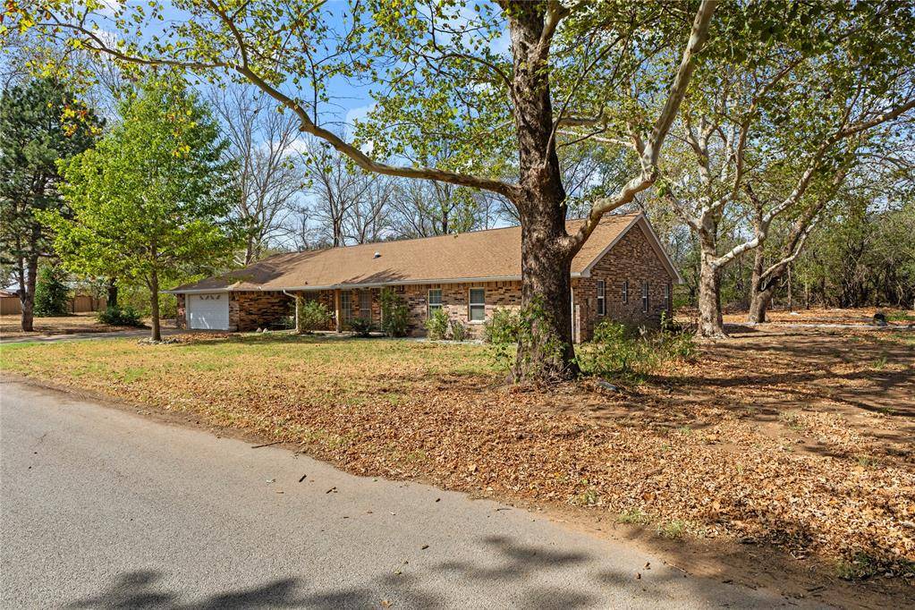 2501 Locust LN, Weatherford, OK 73096
