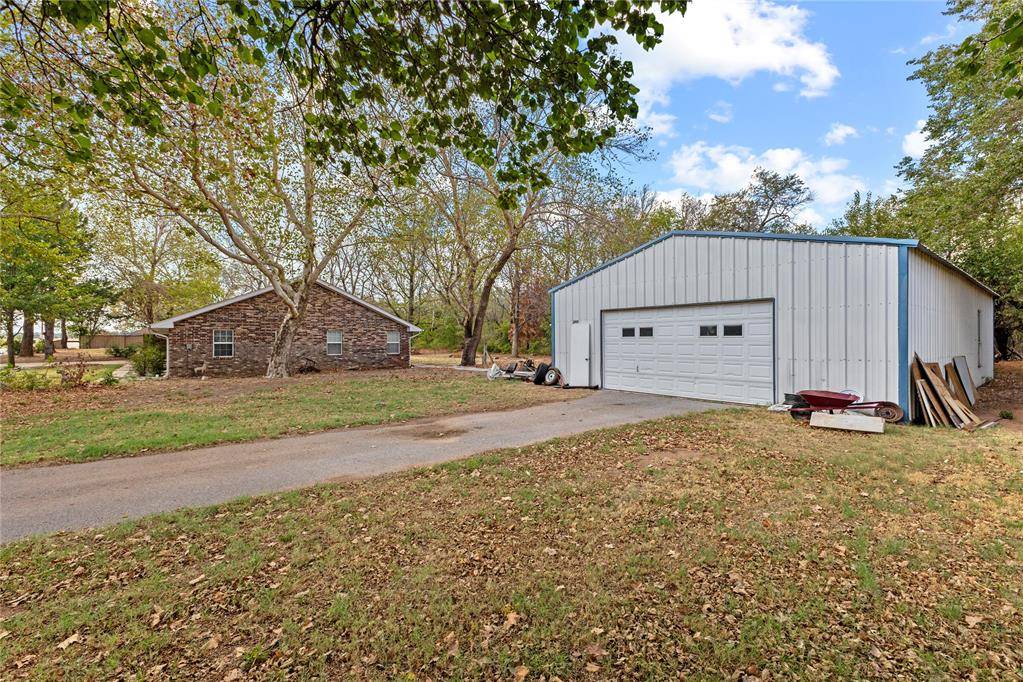 2501 Locust LN, Weatherford, OK 73096