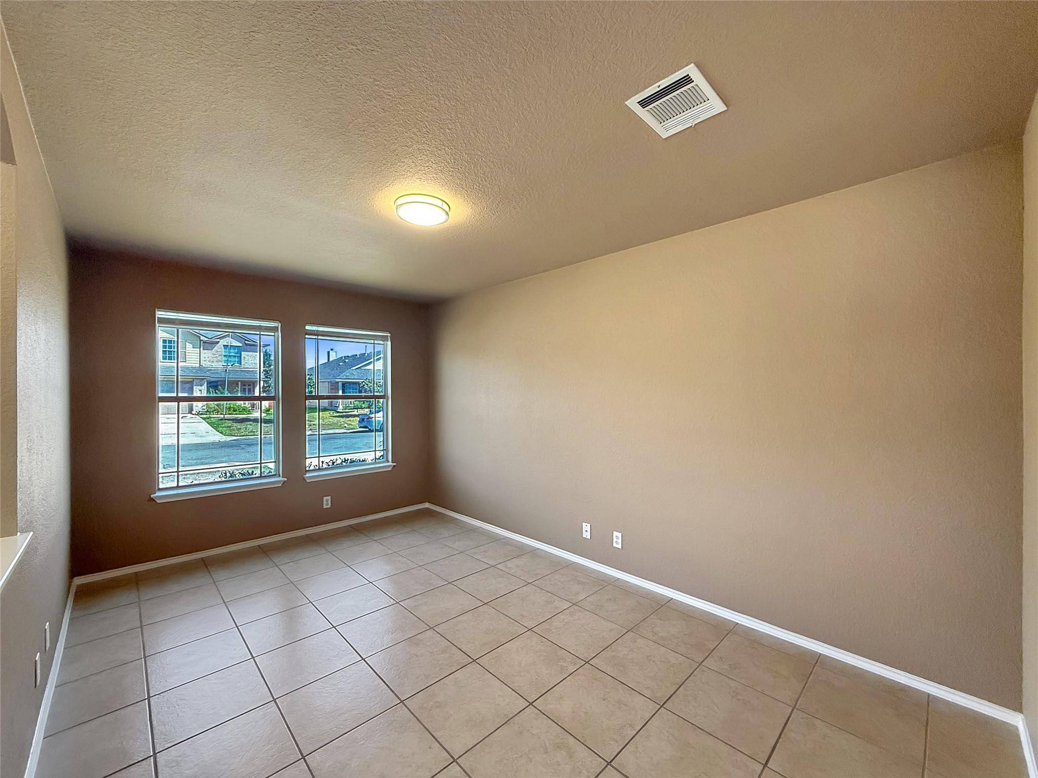 102 Ryan CV, Hutto, TX 78634