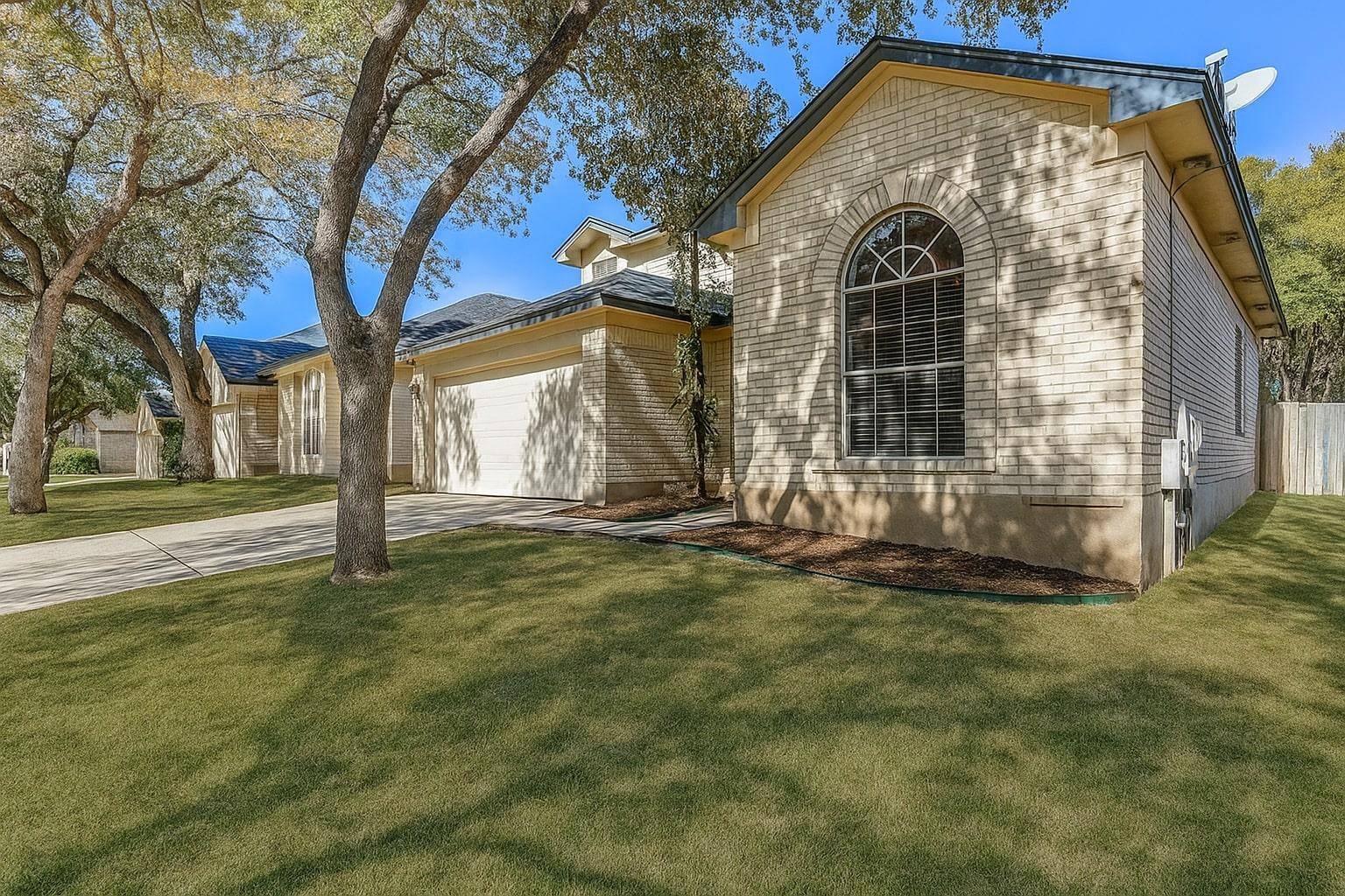 2016 Ravenscroft DR, Austin, TX 78748