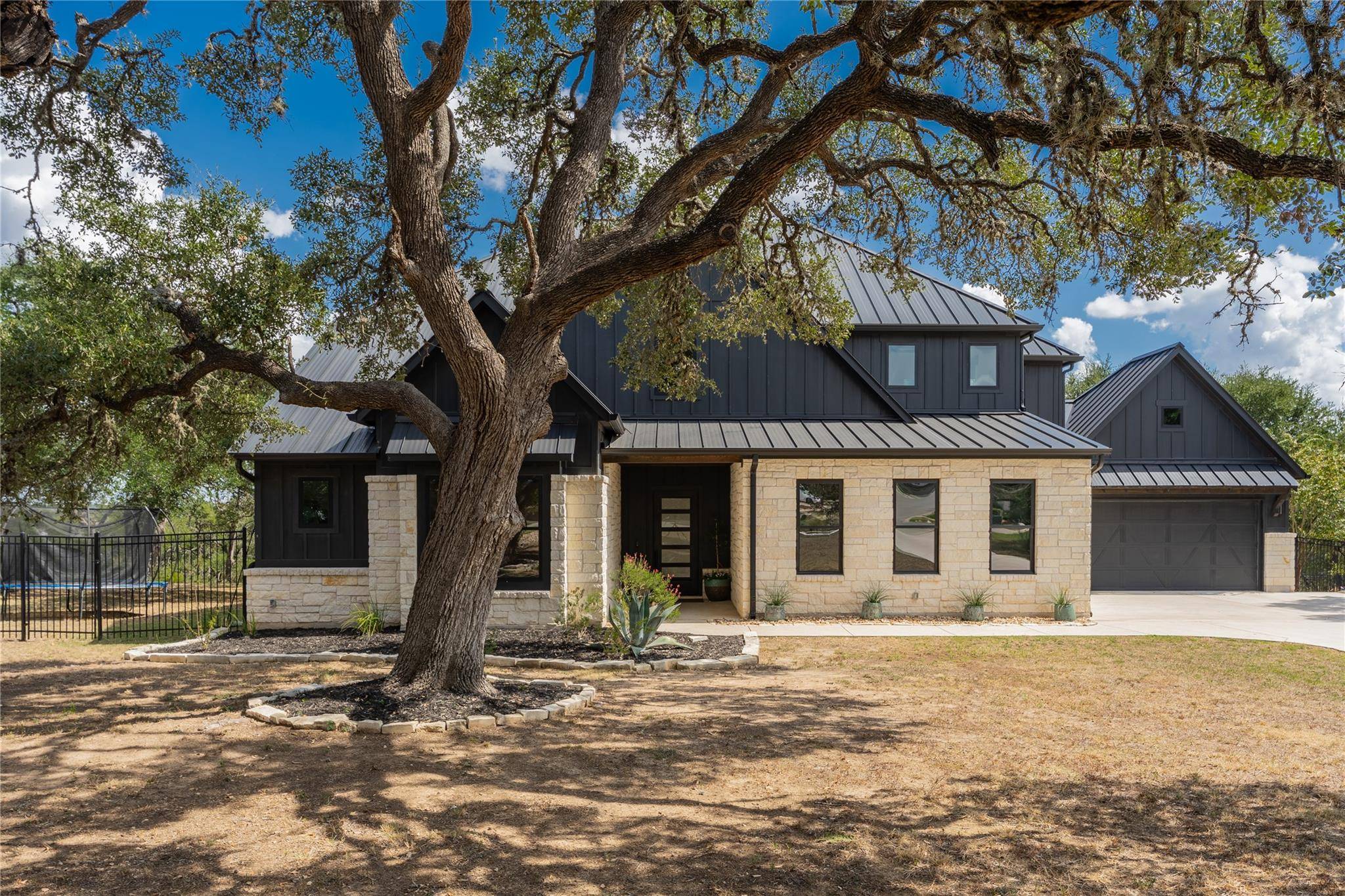 461 Crosswater LN, Dripping Springs, TX 78620