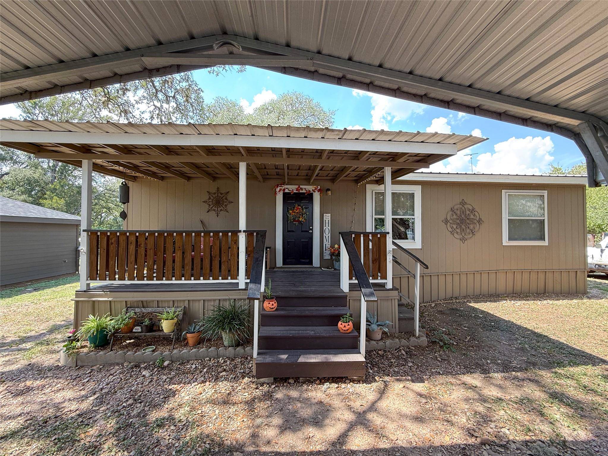 1055 N Franklin ST, La Grange, TX 78945