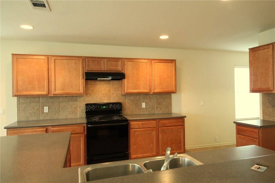 135 Hoot Owl LN, Leander, TX 78641