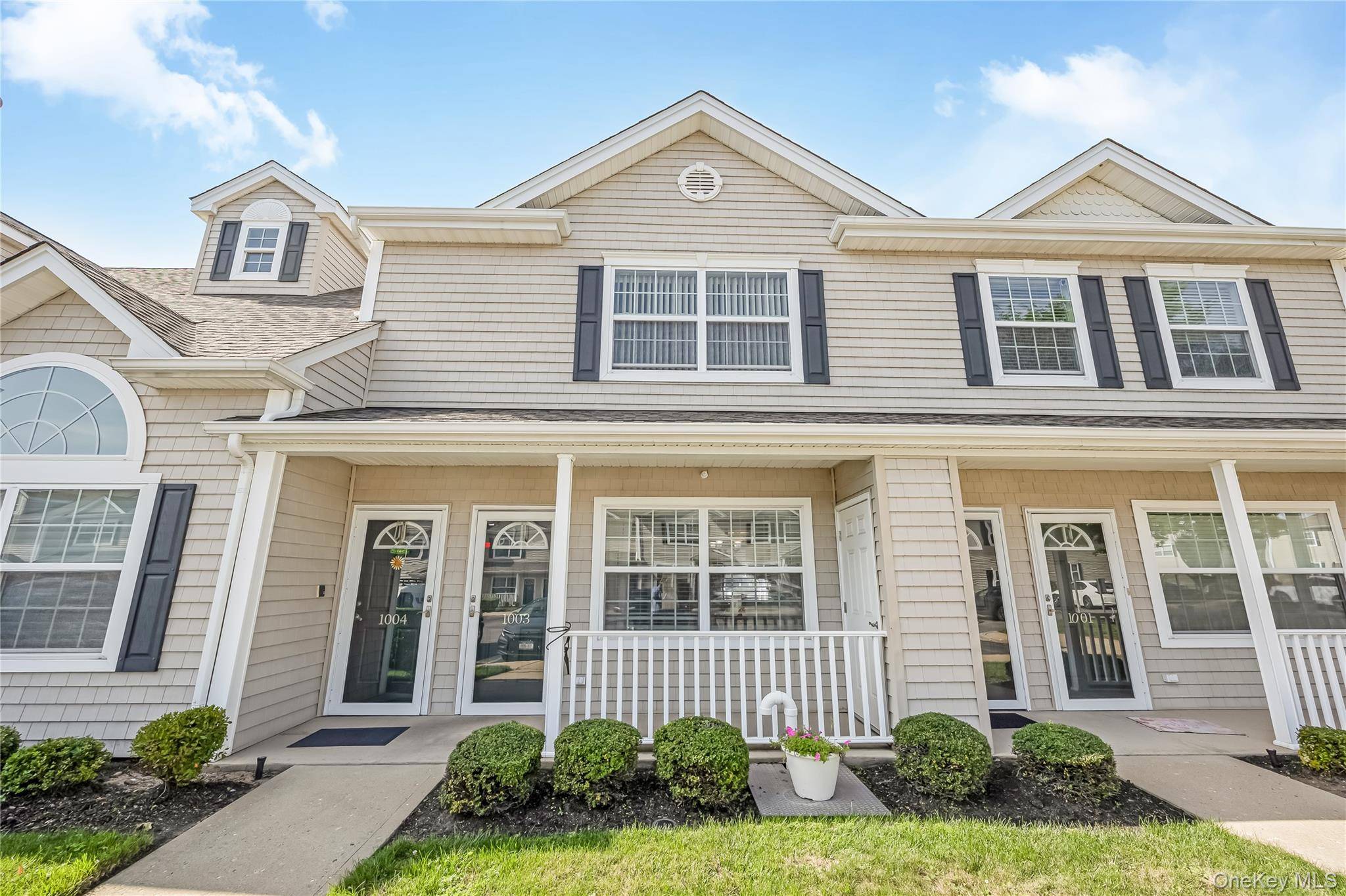 1003 Willow LN, Valley Stream, NY 11580