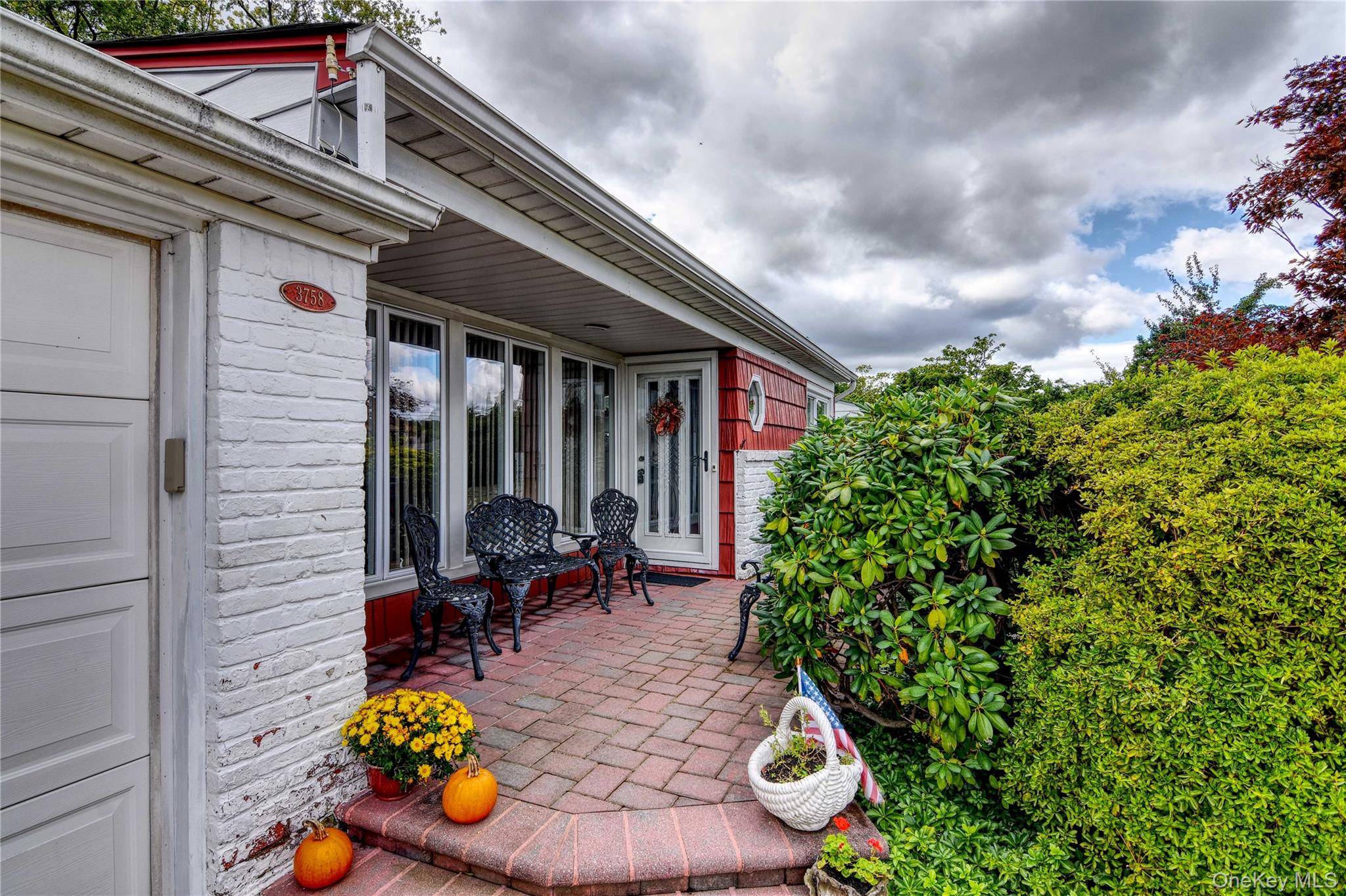 3758 Windsor DR, Bethpage, NY 11714