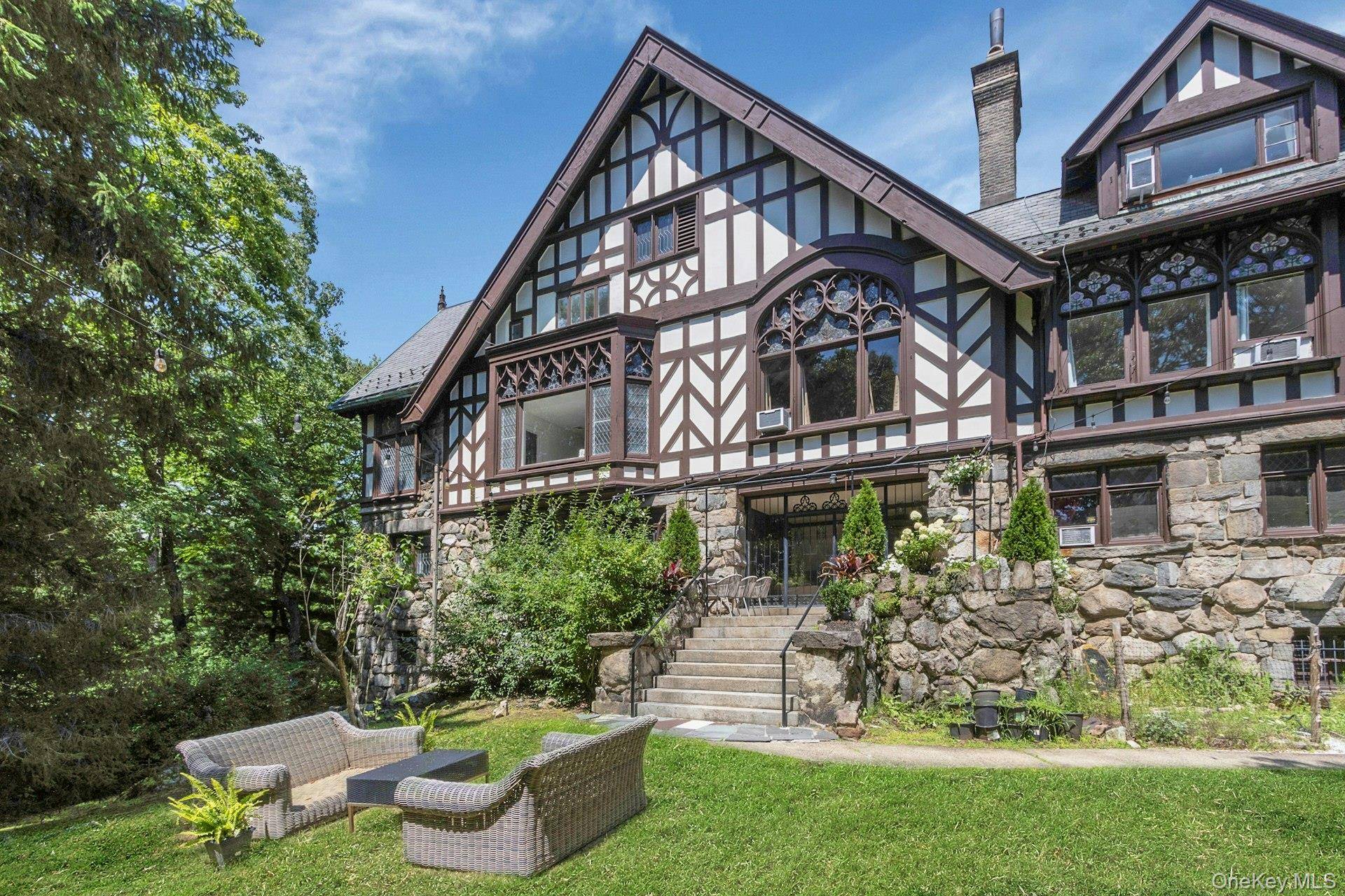 61 Crows Nest RD #6, Tuxedo Park, NY 10987