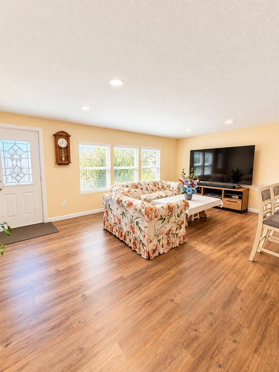 921 FAITH CIR E #35, Bradenton, FL 34212