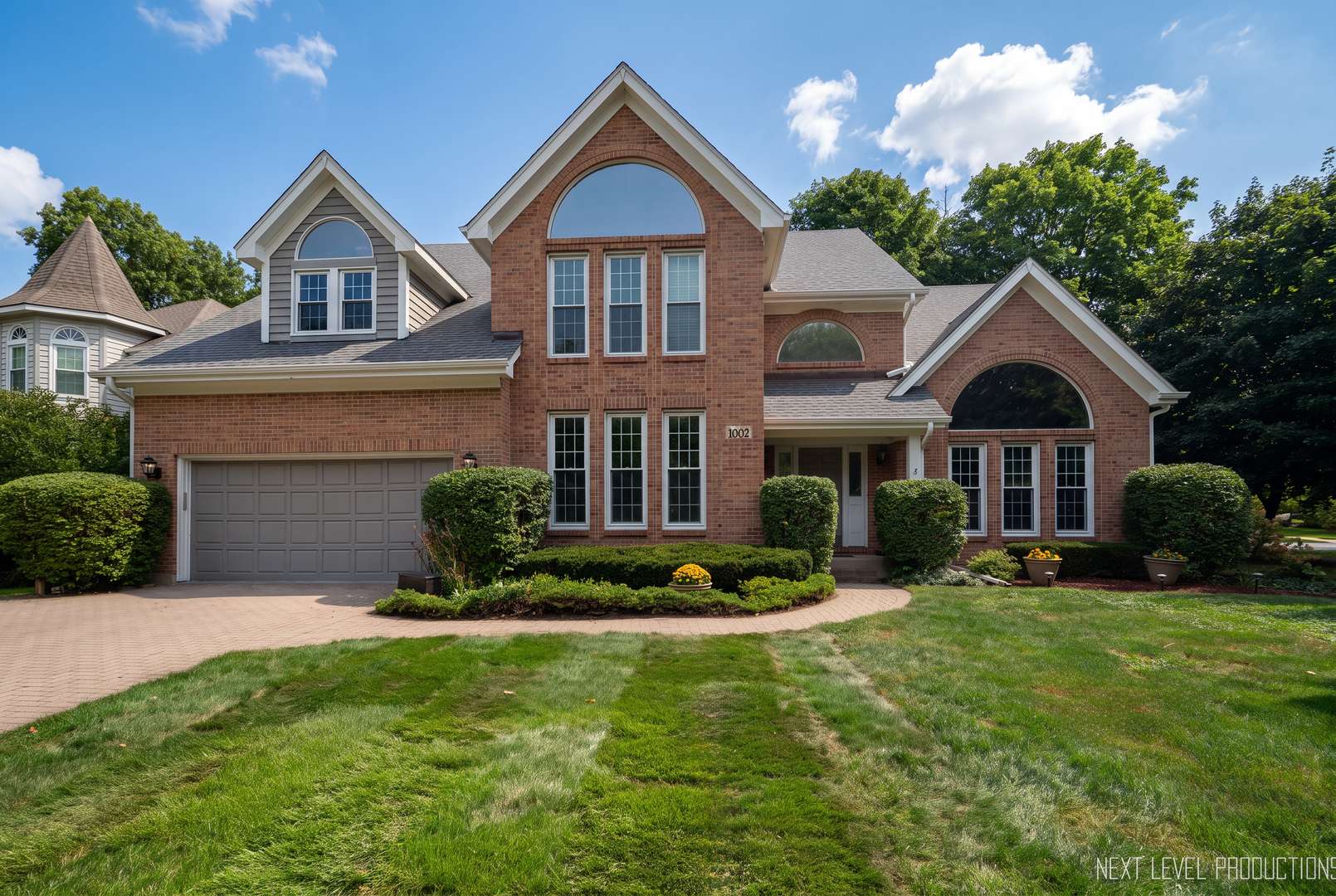 1002 Thoroughbred CIR, St. Charles, IL 60174