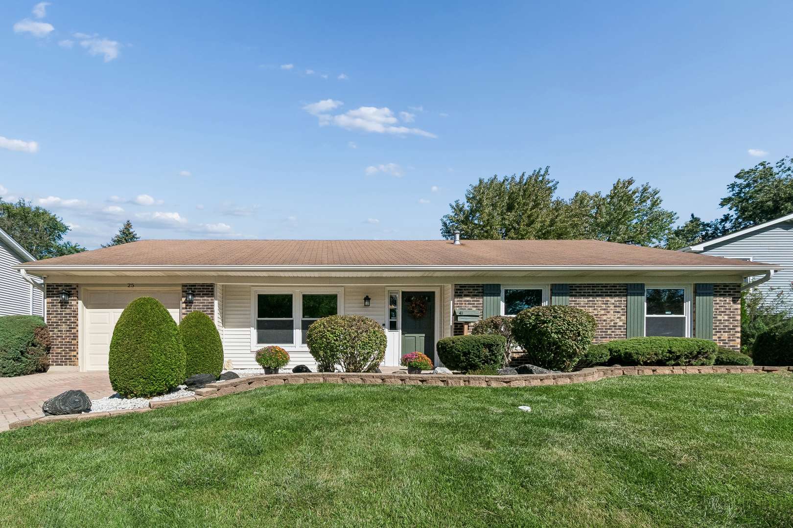 25 Red Haw LN, Lake Zurich, IL 60047