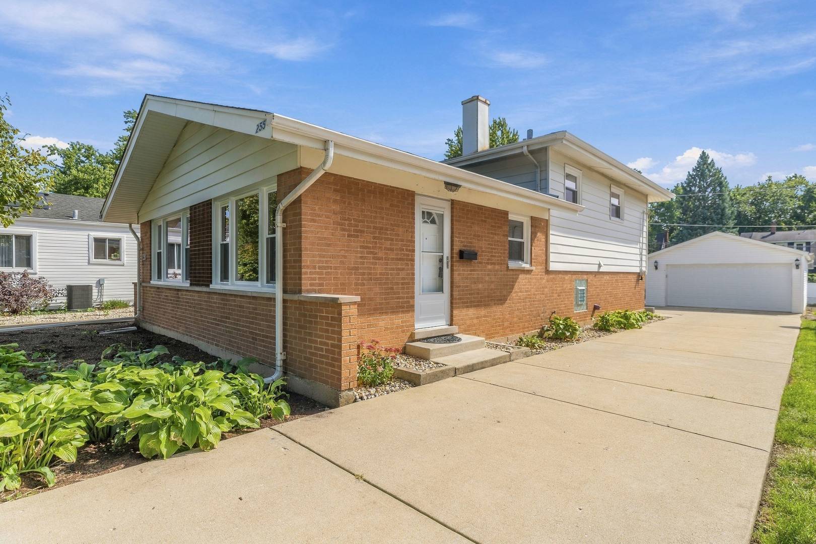 255 E Parkside AVE, Lombard, IL 60148