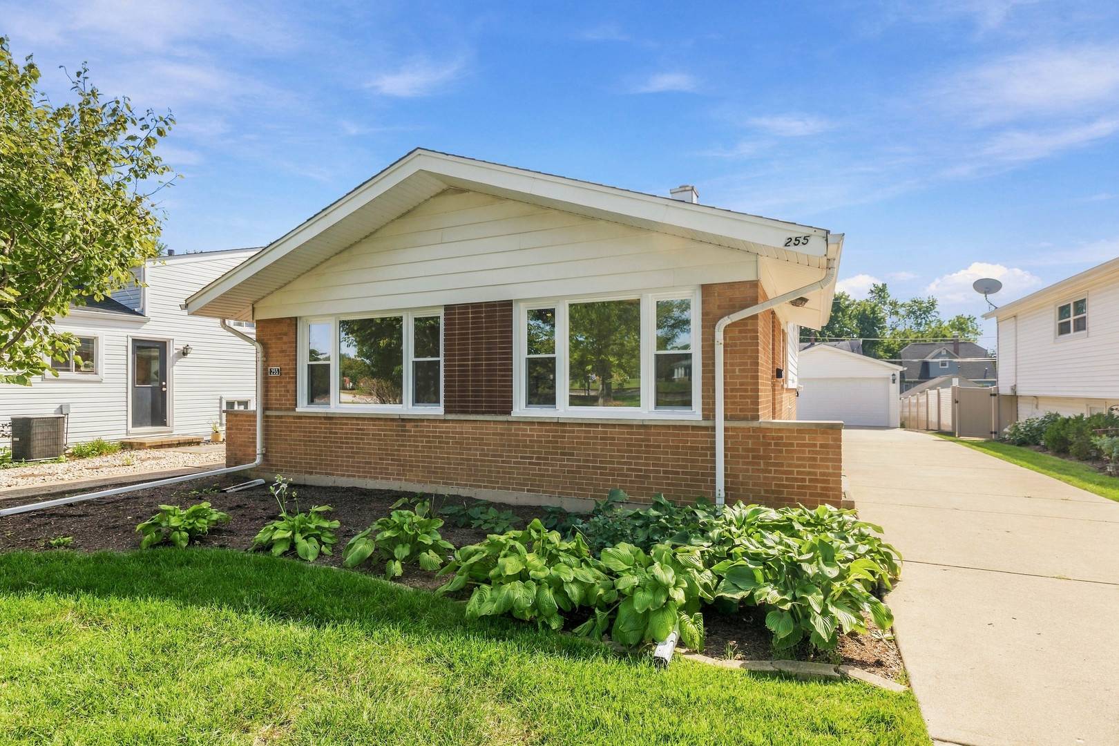 255 E Parkside AVE, Lombard, IL 60148