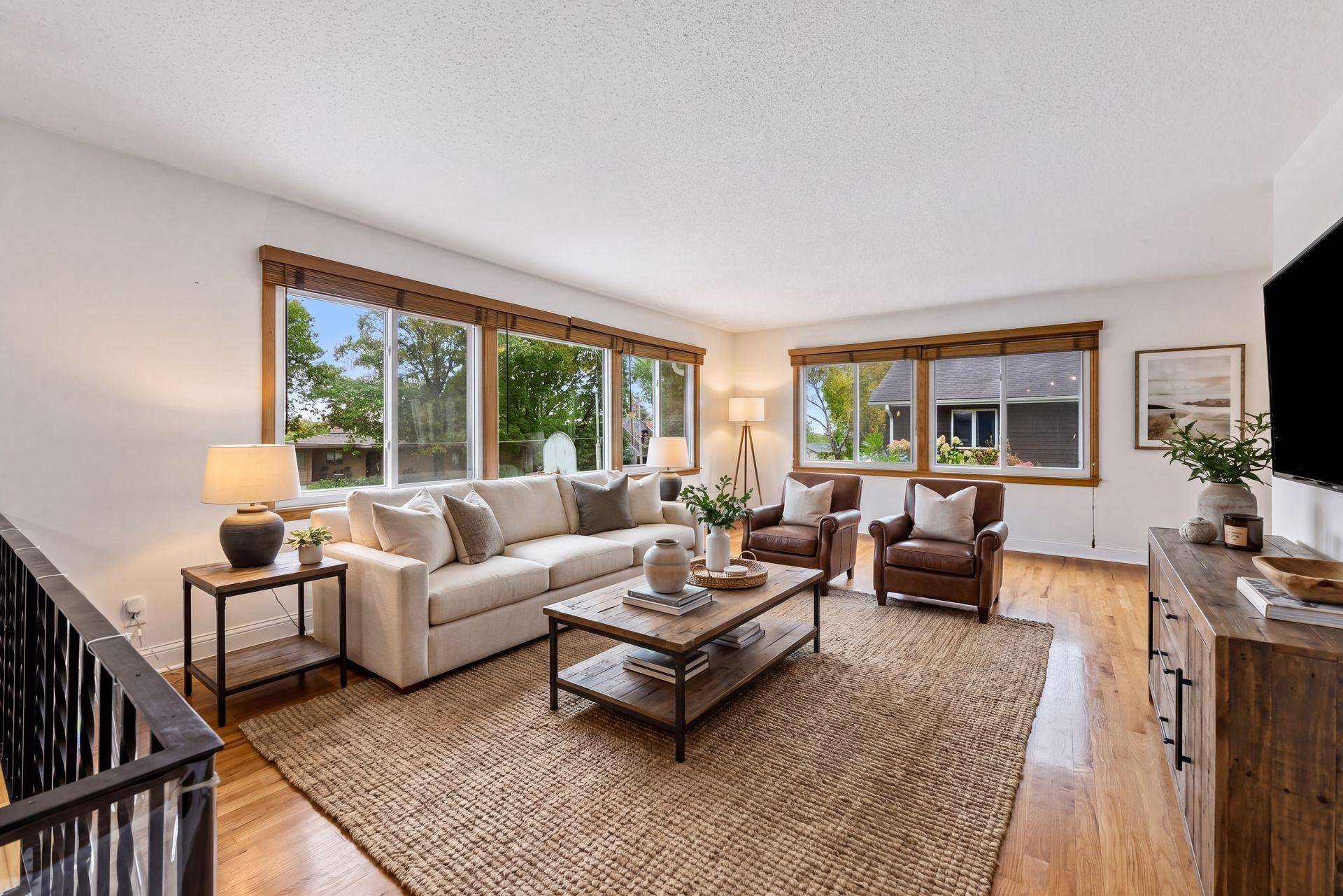 1370 Valley View RD, Chaska, MN 55318