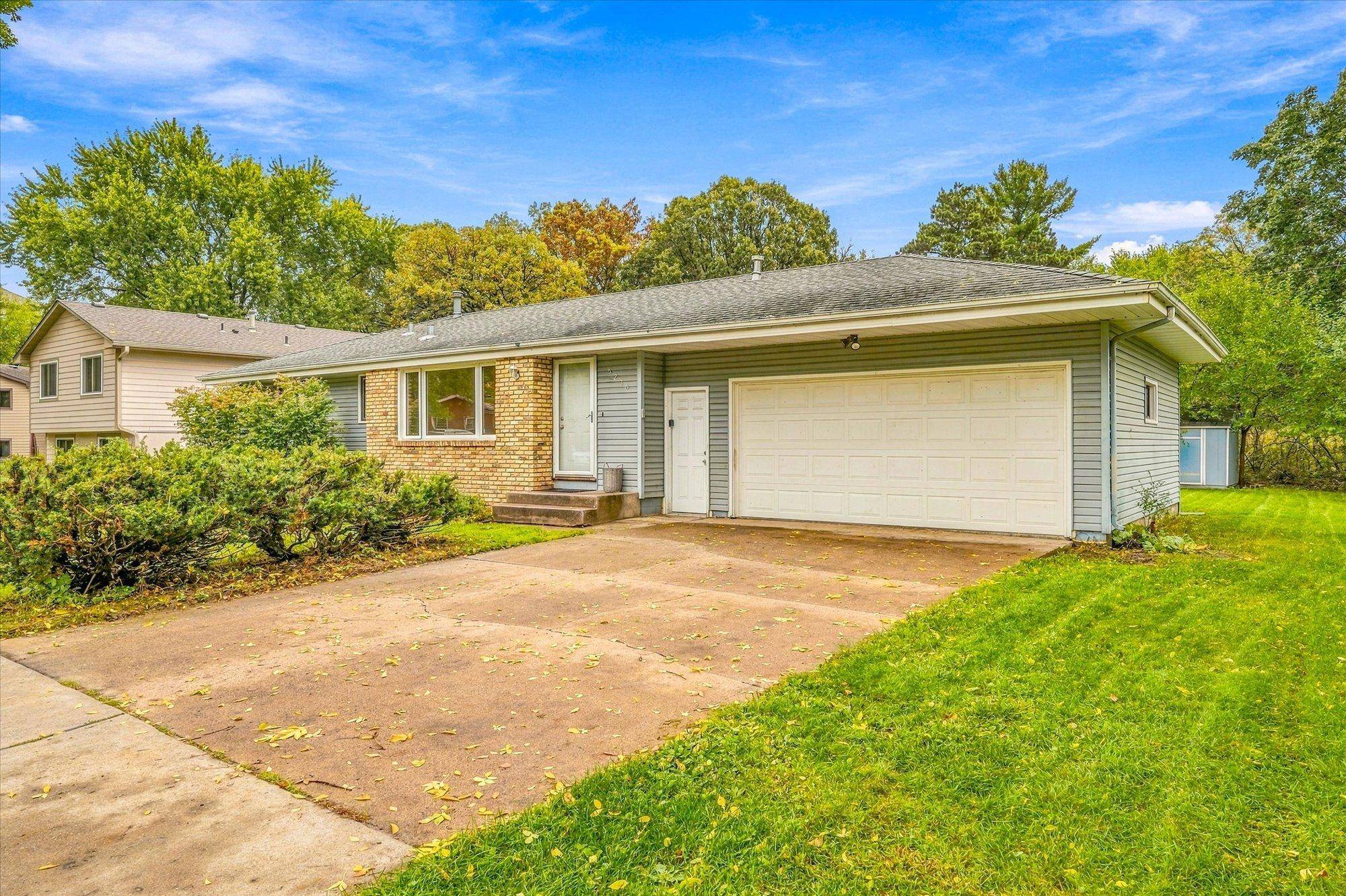 5230 Oconnell DR, Mounds View, MN 55112