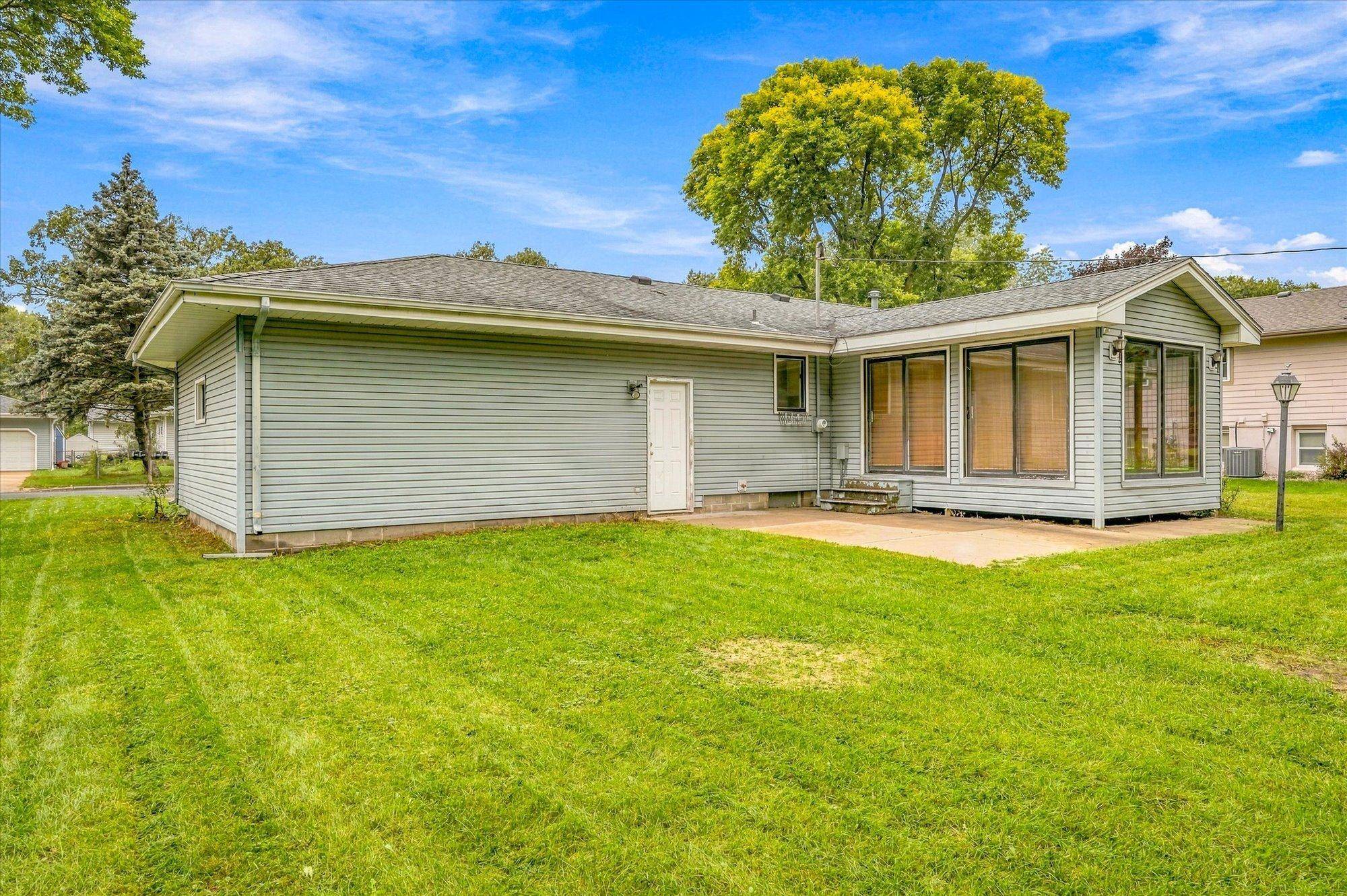 5230 Oconnell DR, Mounds View, MN 55112