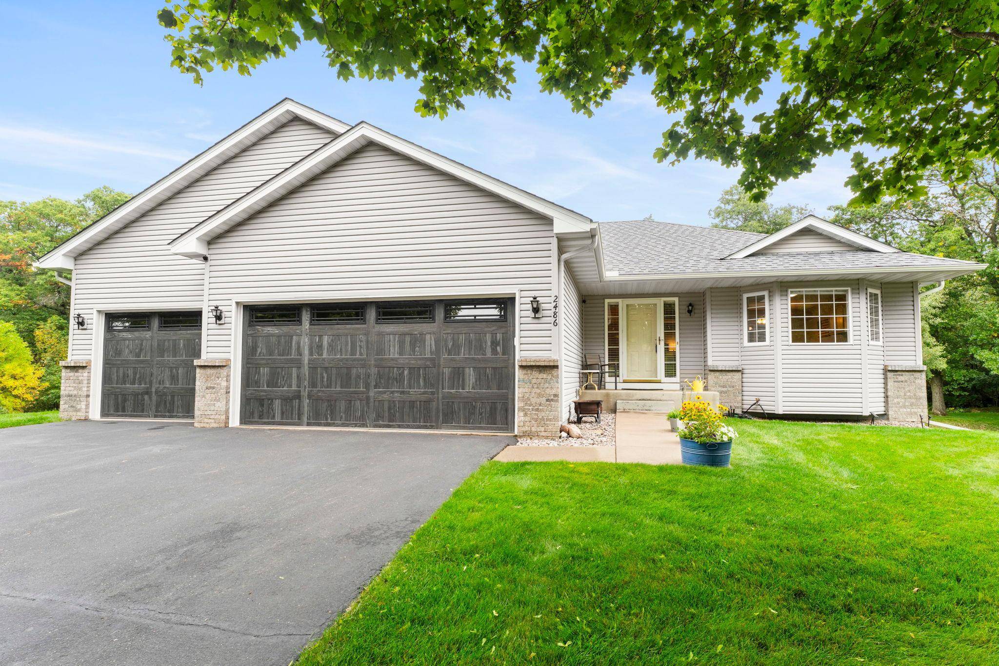 2486 Bridgewater PL S, Cambridge, MN 55008