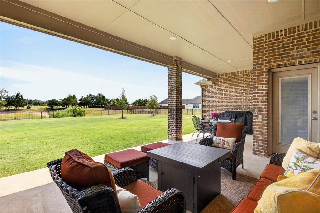 134 Hollingsworth Lane, Glenn Heights, TX 75154
