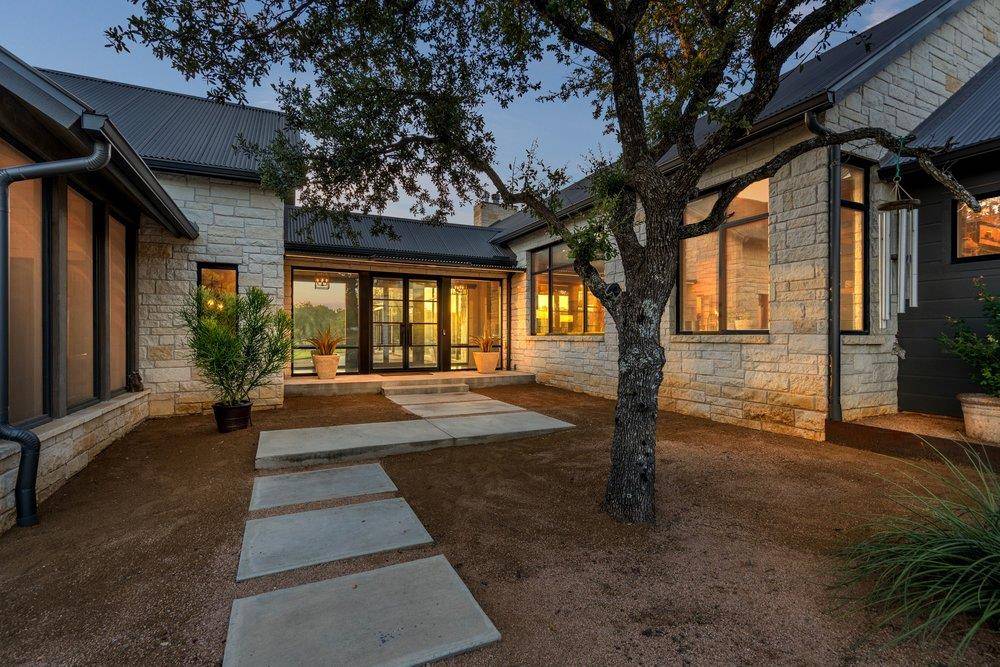 417 Summit Spring LN, Johnson City, TX 78636