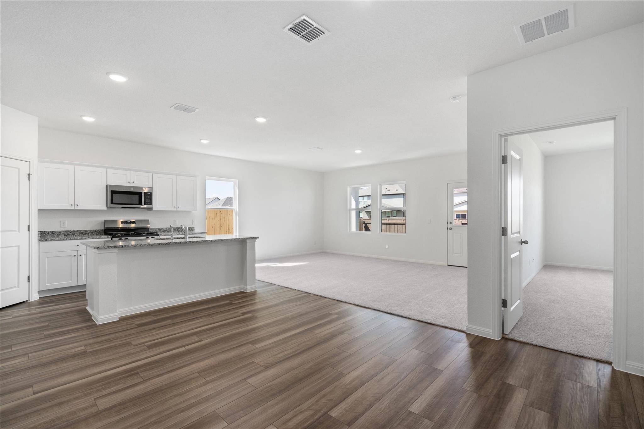 105 Bridgeview DR, Hutto, TX 78634