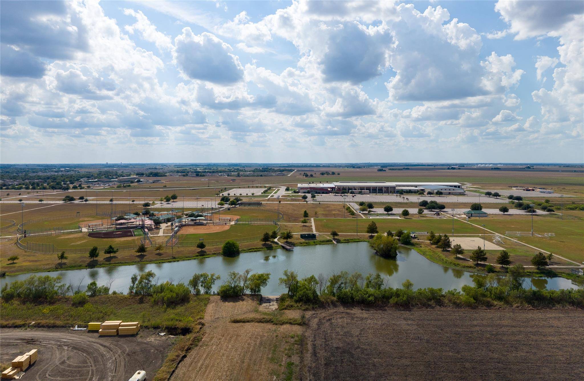 4213 N Main ST, Taylor, TX 76574