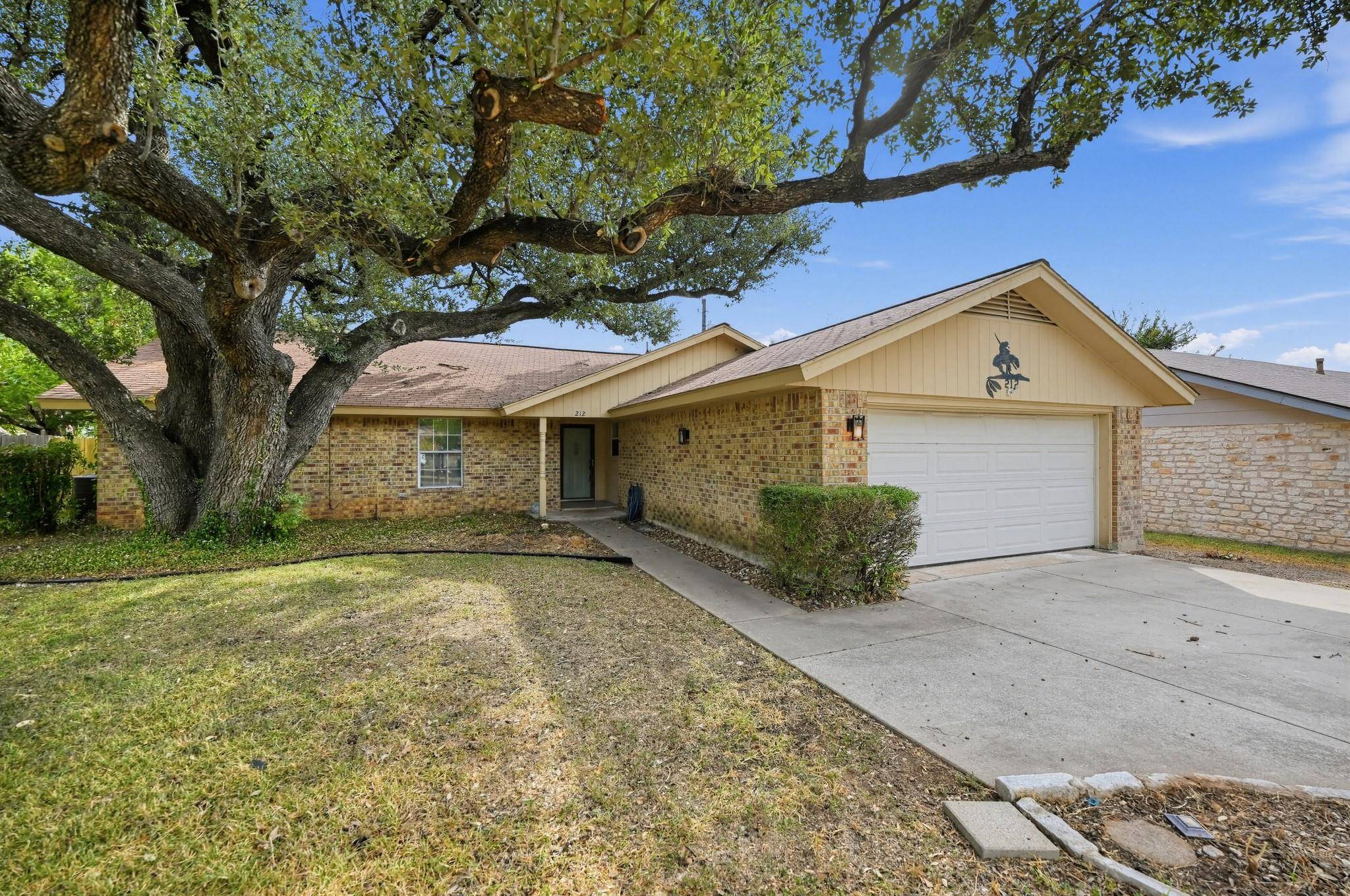 212 Burning Tree DR, Georgetown, TX 78628