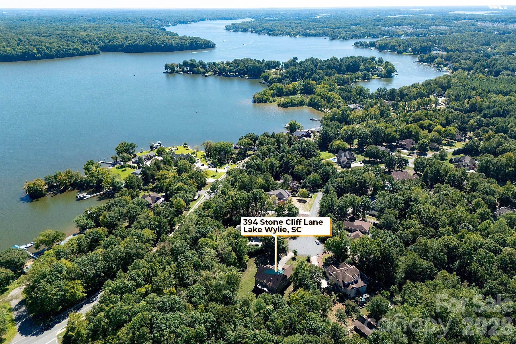 394 Stone Cliff LN, Lake Wylie, SC 29710