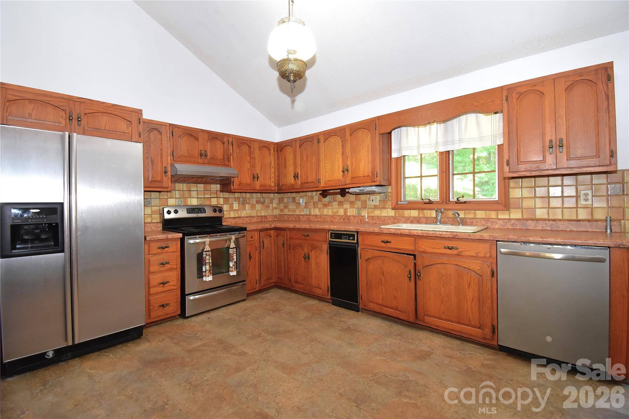 586 Justice Ridge RD, Candler, NC 28715