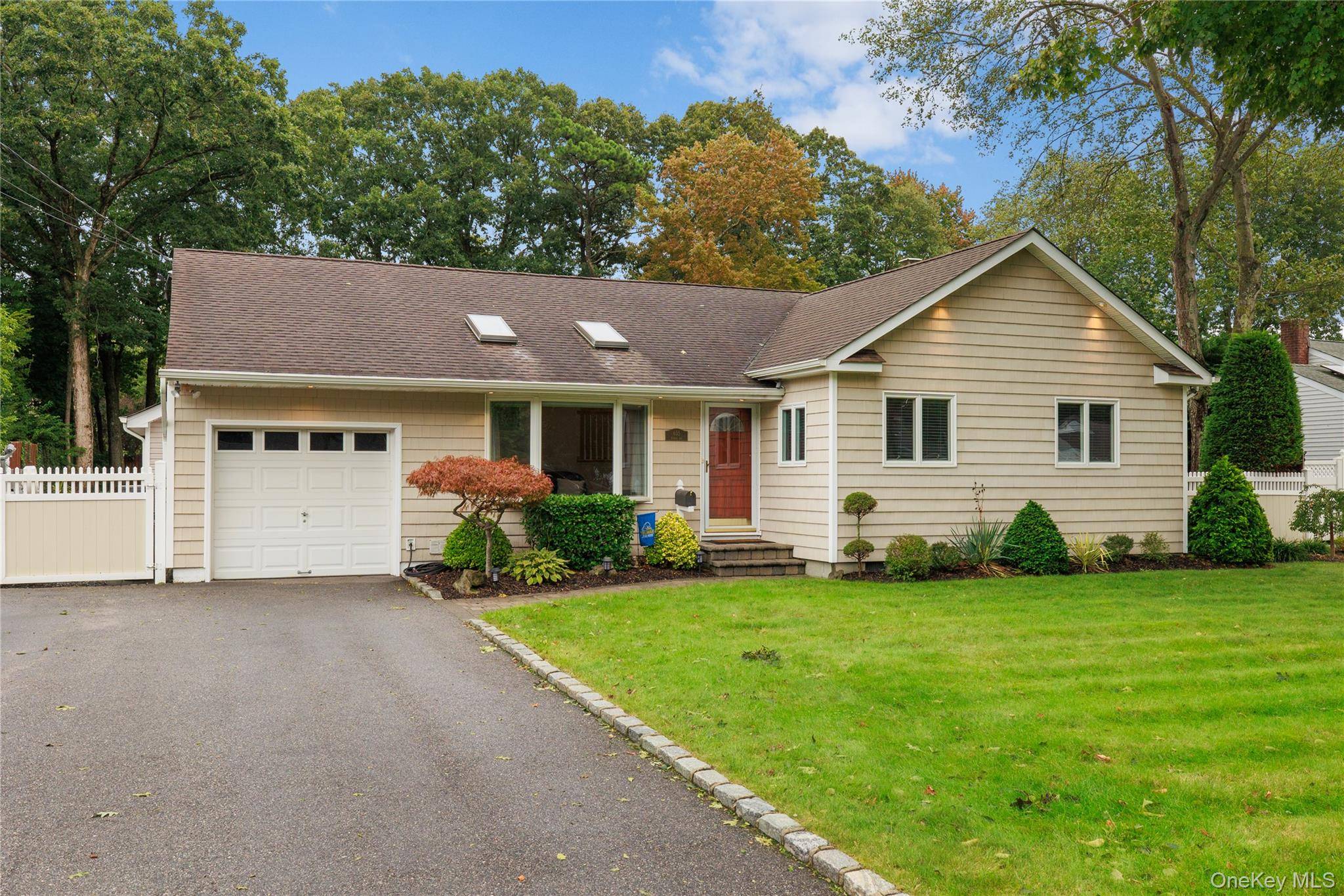655 Hyman AVE, Bay Shore, NY 11706