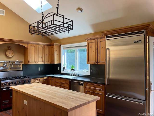 39 Moran WAY, Hopewell Junction, NY 12533