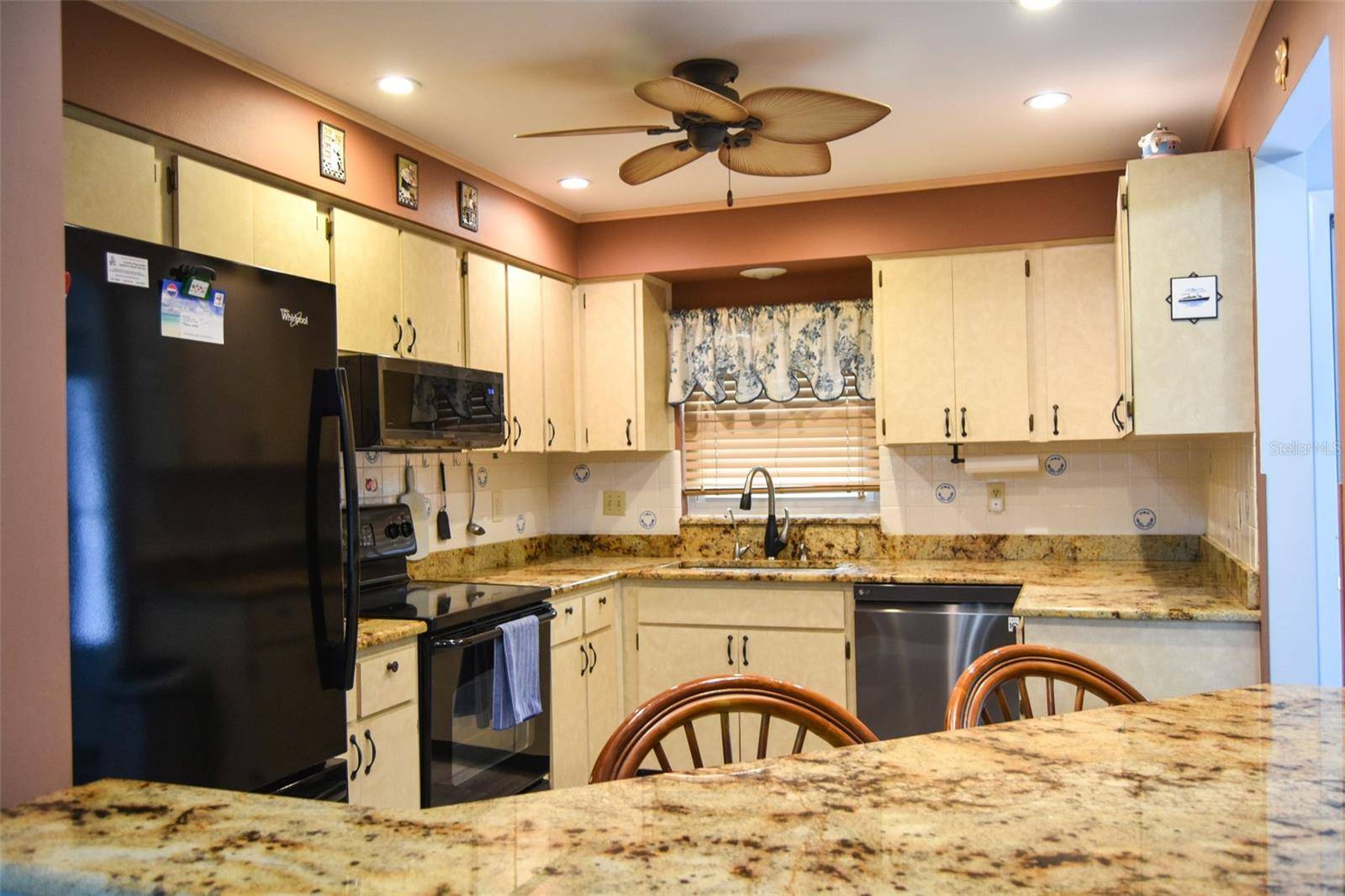 1109 TARTAN DR #B, Palm Harbor, FL 34684