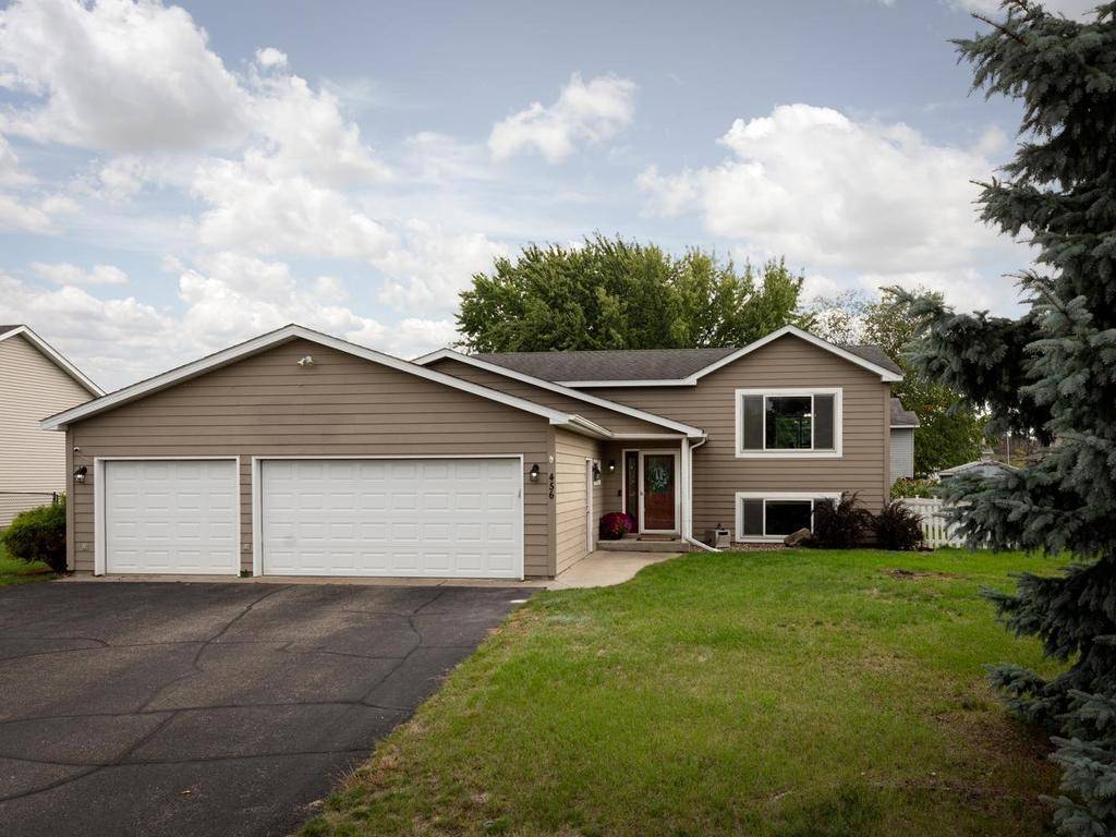 456 Braeburn DR, Shakopee, MN 55379