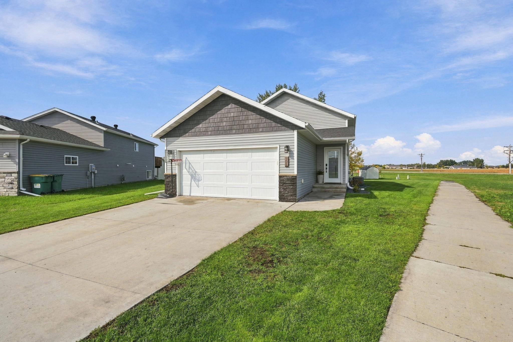 101 5th ST E, Horace, ND 58047