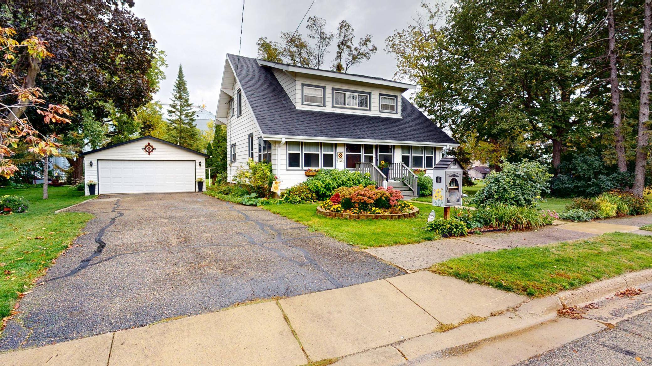 148 2nd AVE SW, Alden, MN 56009
