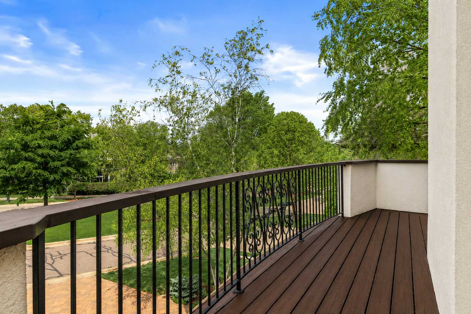 1660 Carriage PATH, Golden Valley, MN 55422