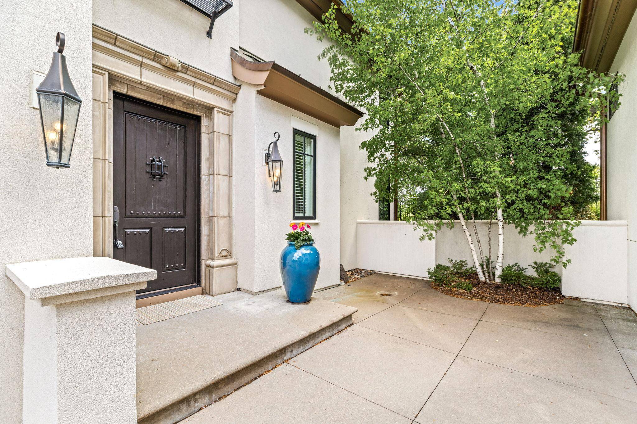 1660 Carriage PATH, Golden Valley, MN 55422