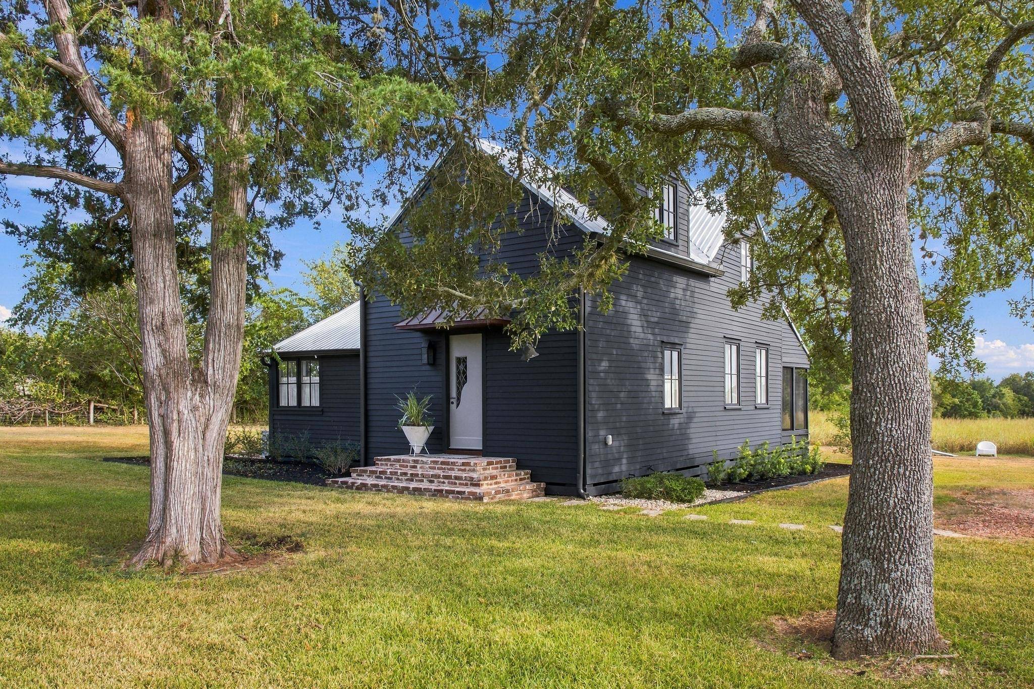 6389 Miller RD, New Ulm, TX 78950