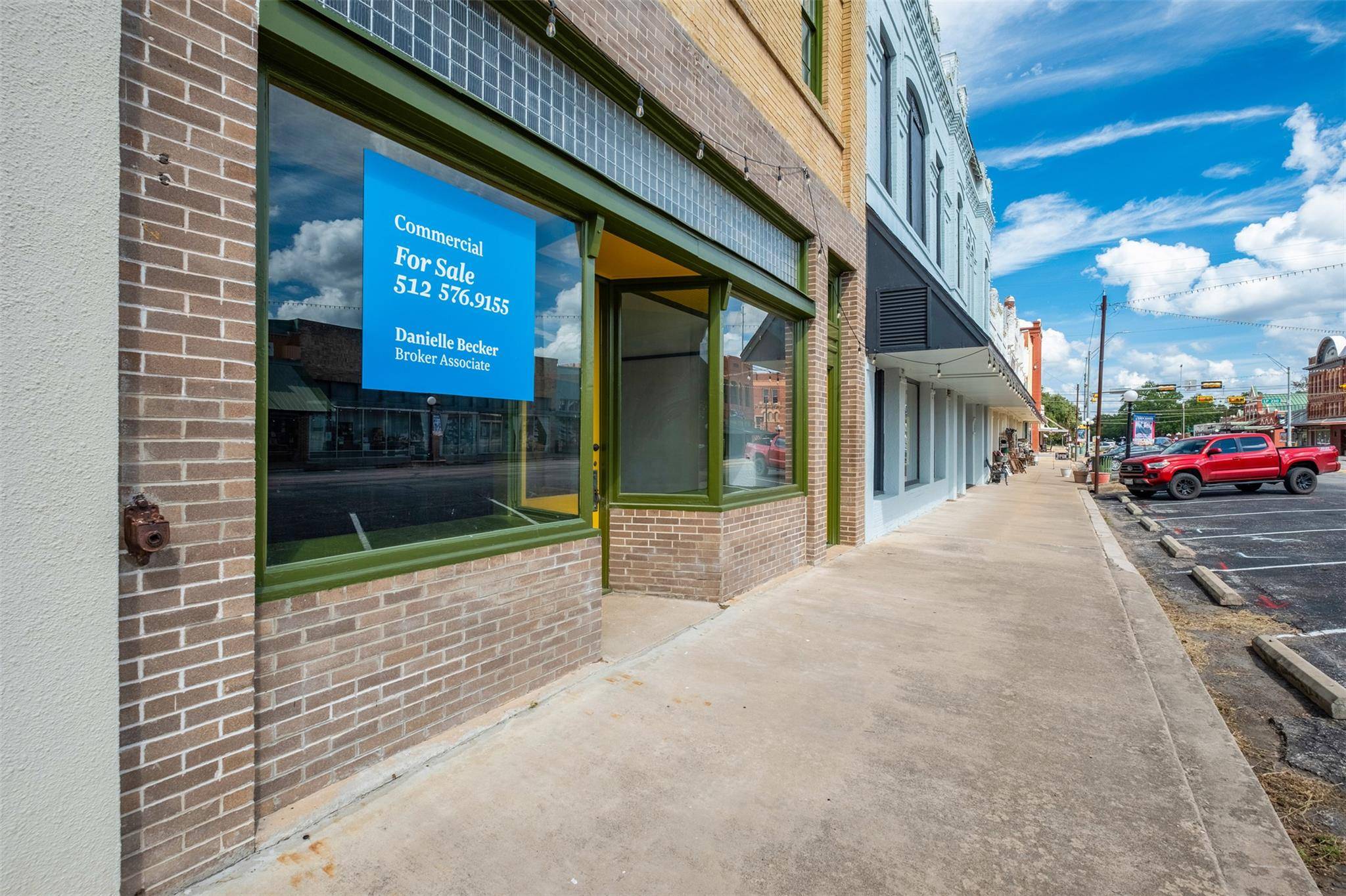 203 Main ST, Smithville, TX 78957