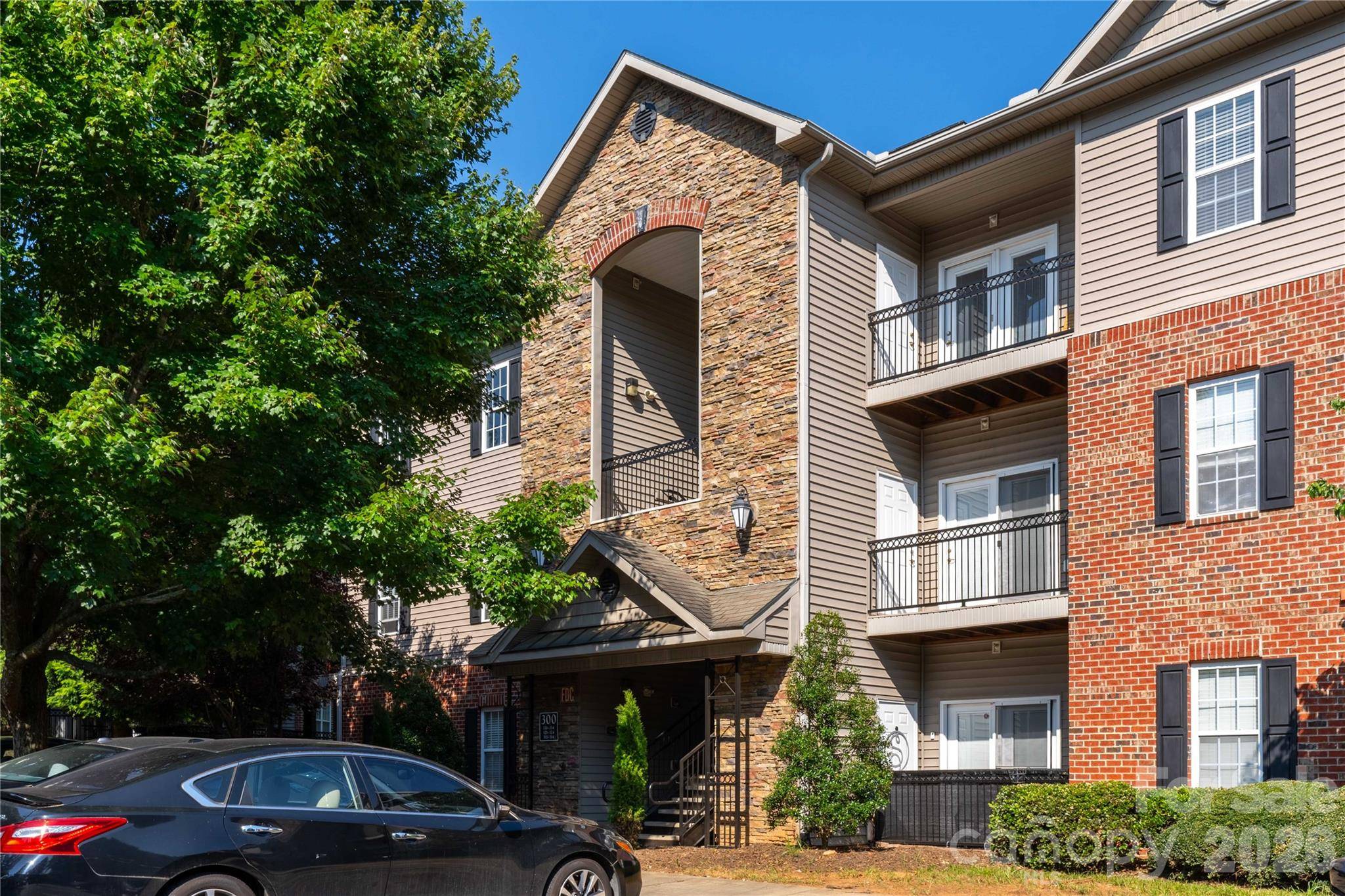 332 Appeldoorn CIR, Asheville, NC 28803