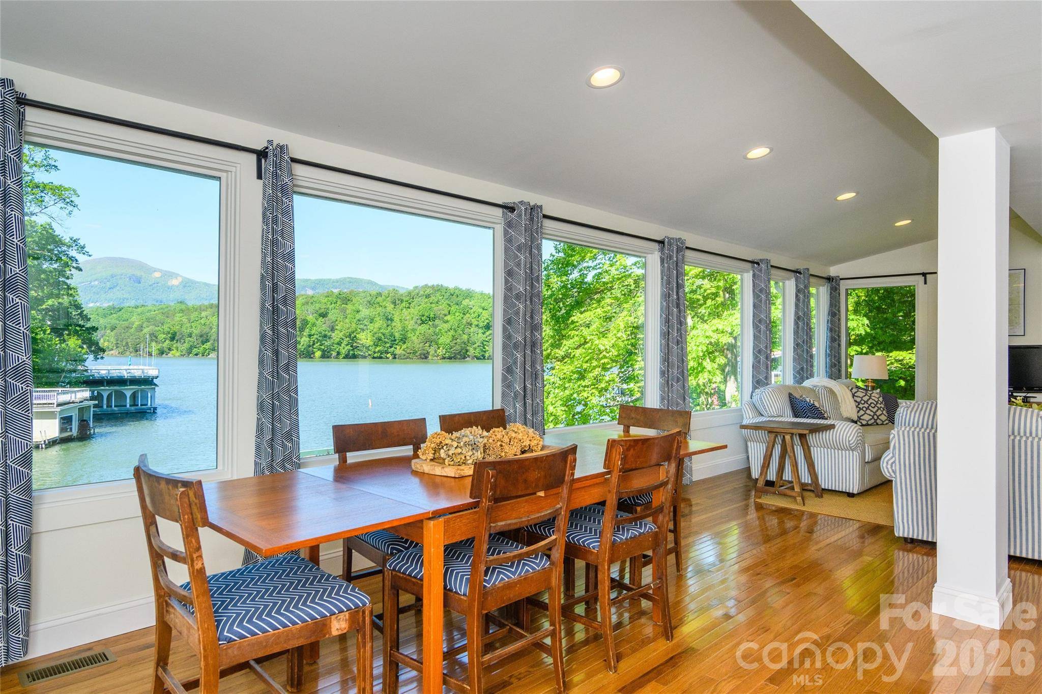 138 Hummingbird CV, Lake Lure, NC 28746