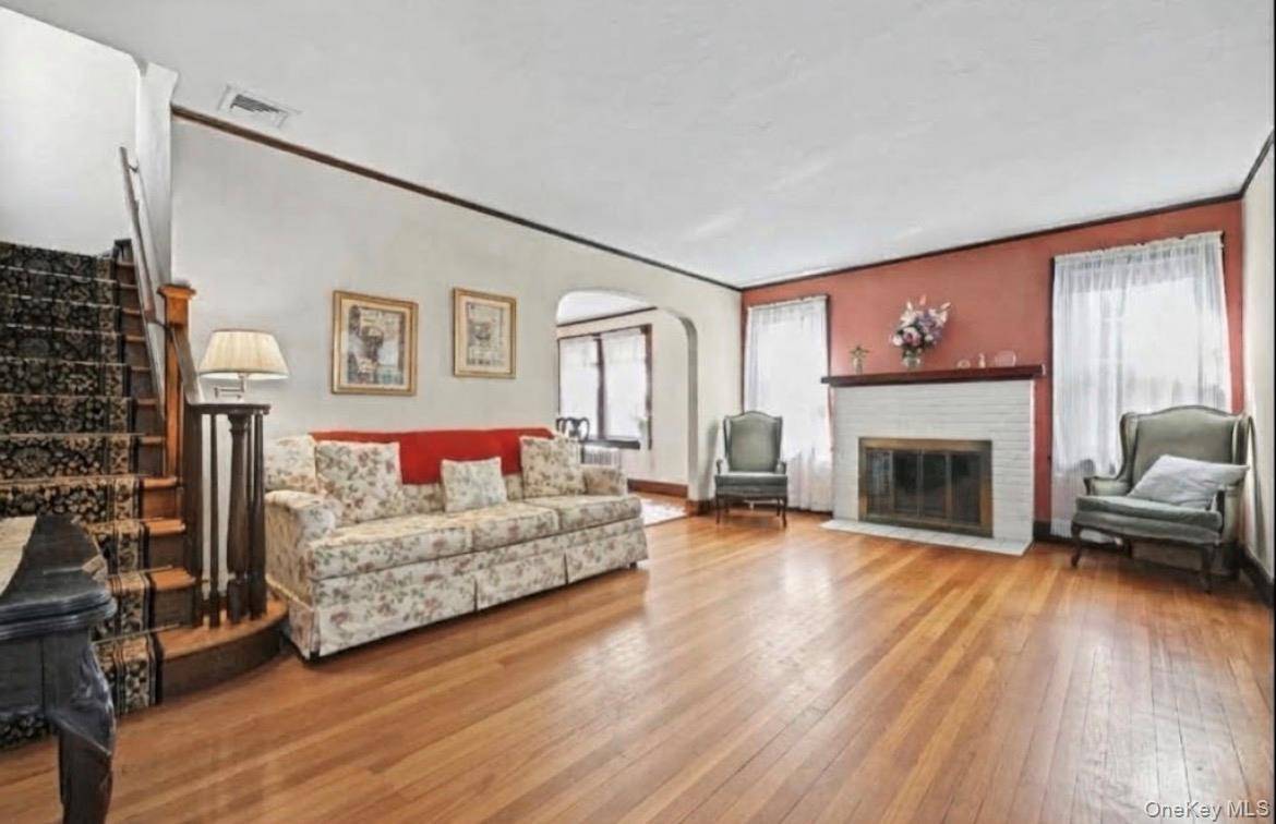 230 Crocus AVE, Floral Park, NY 11001