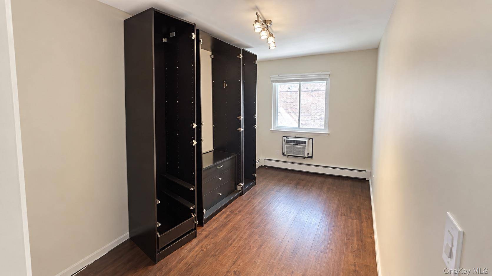 12 McKibbin CT, Brooklyn, NY 11206