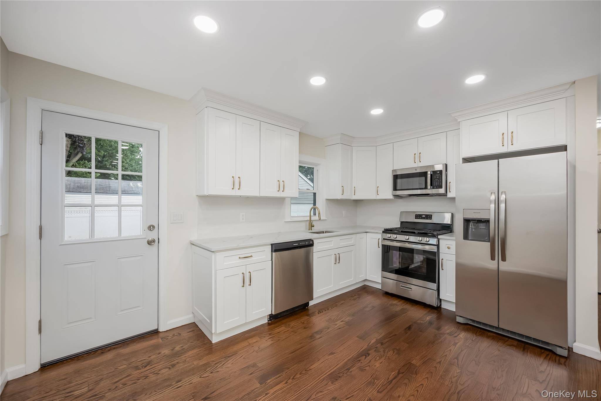 200 Raff AVE, Elmont, NY 11003