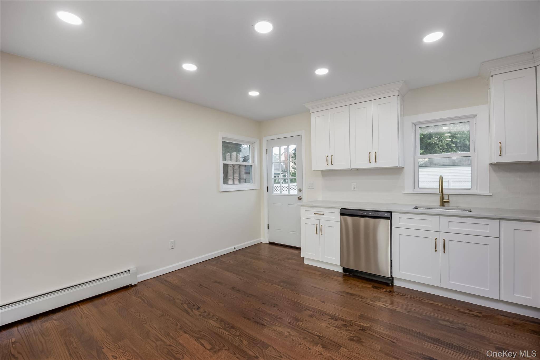 200 Raff AVE, Elmont, NY 11003