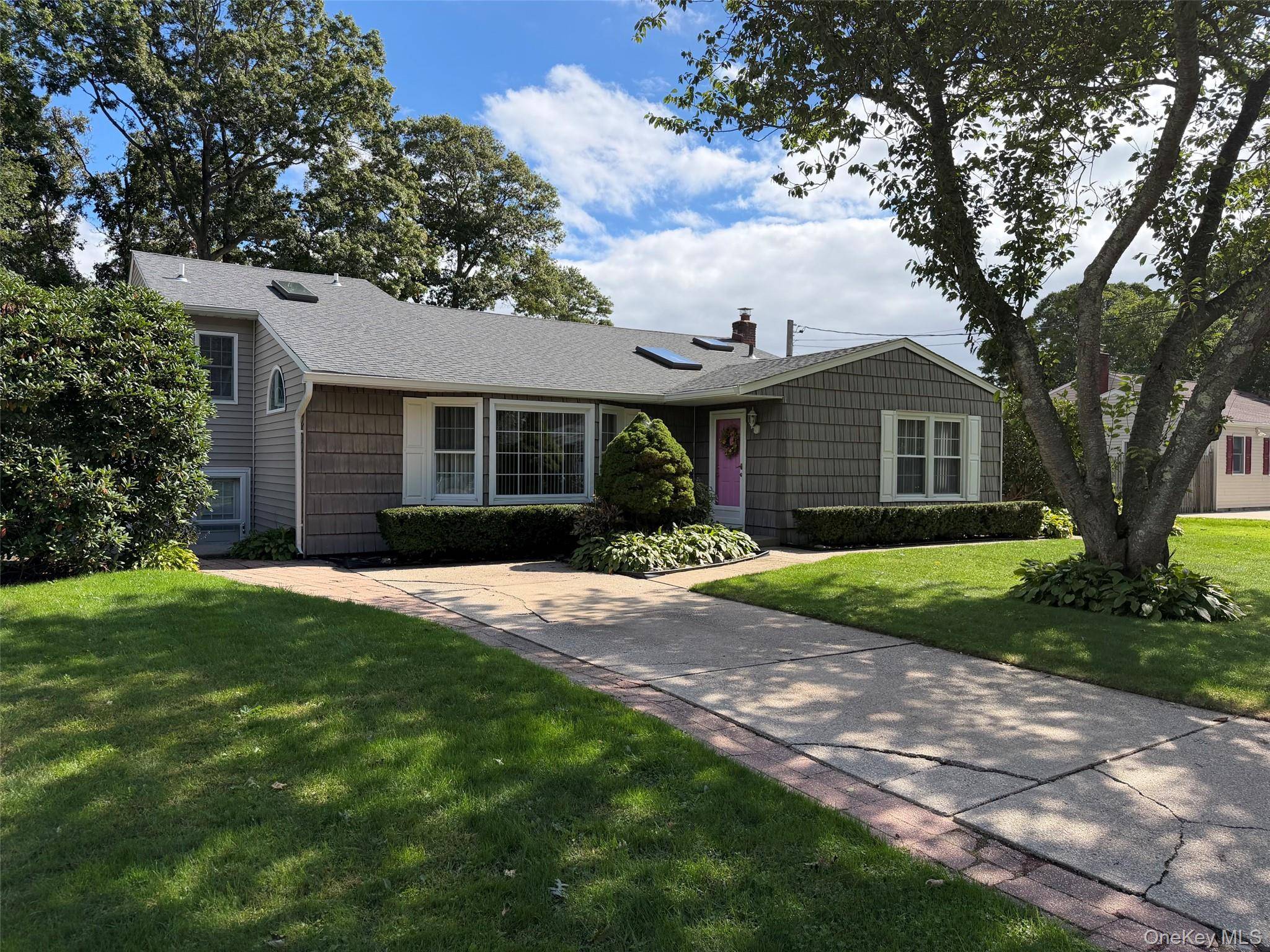 9 Milton ST, Sayville, NY 11782