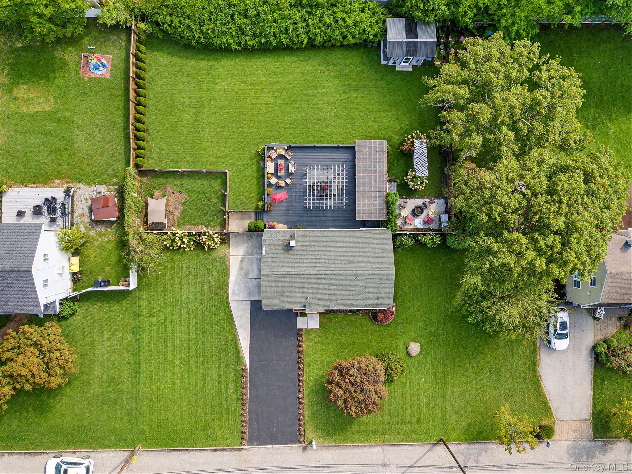 27 Wagner DR, Coram, NY 11727