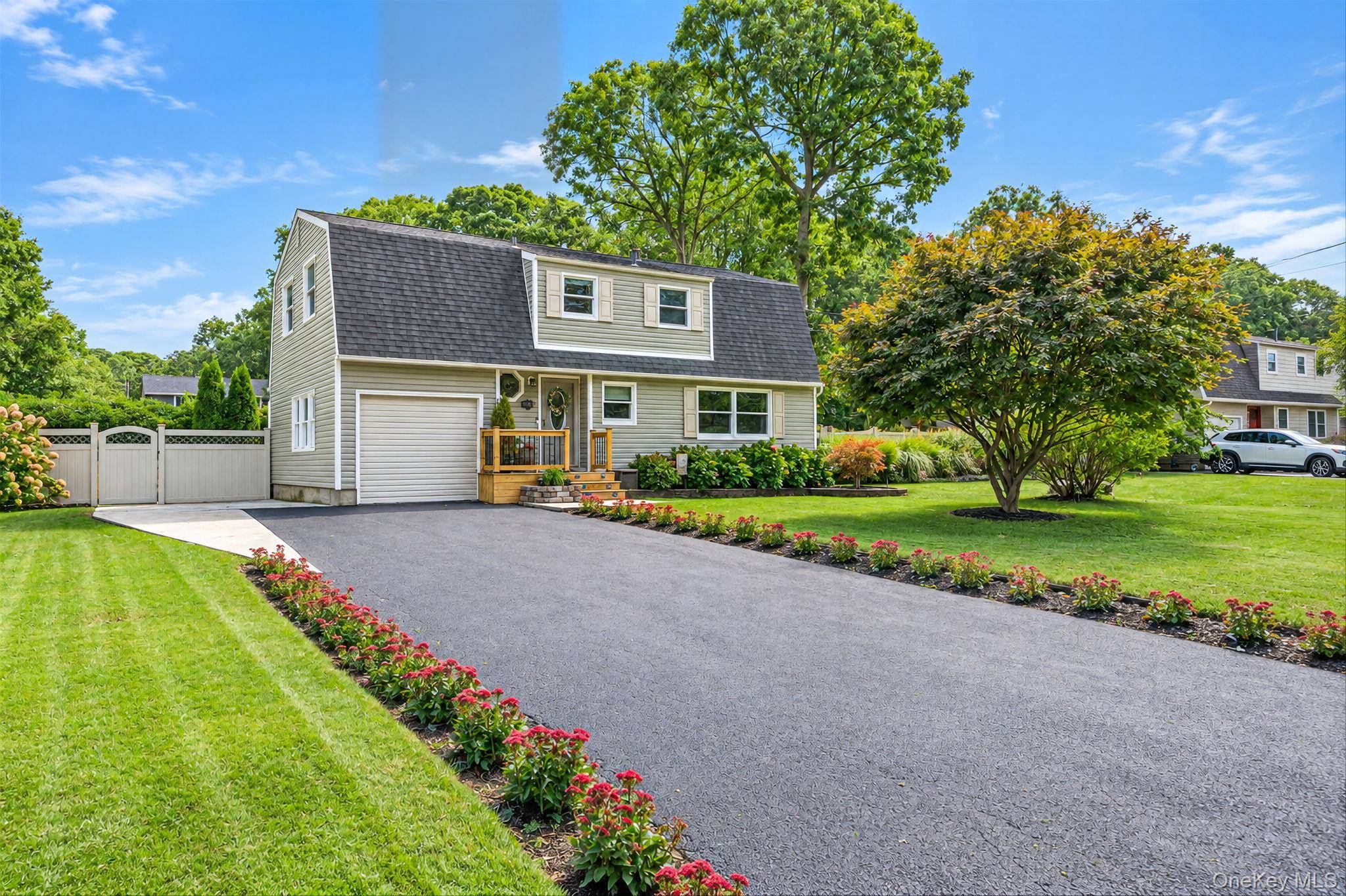 27 Wagner DR, Coram, NY 11727