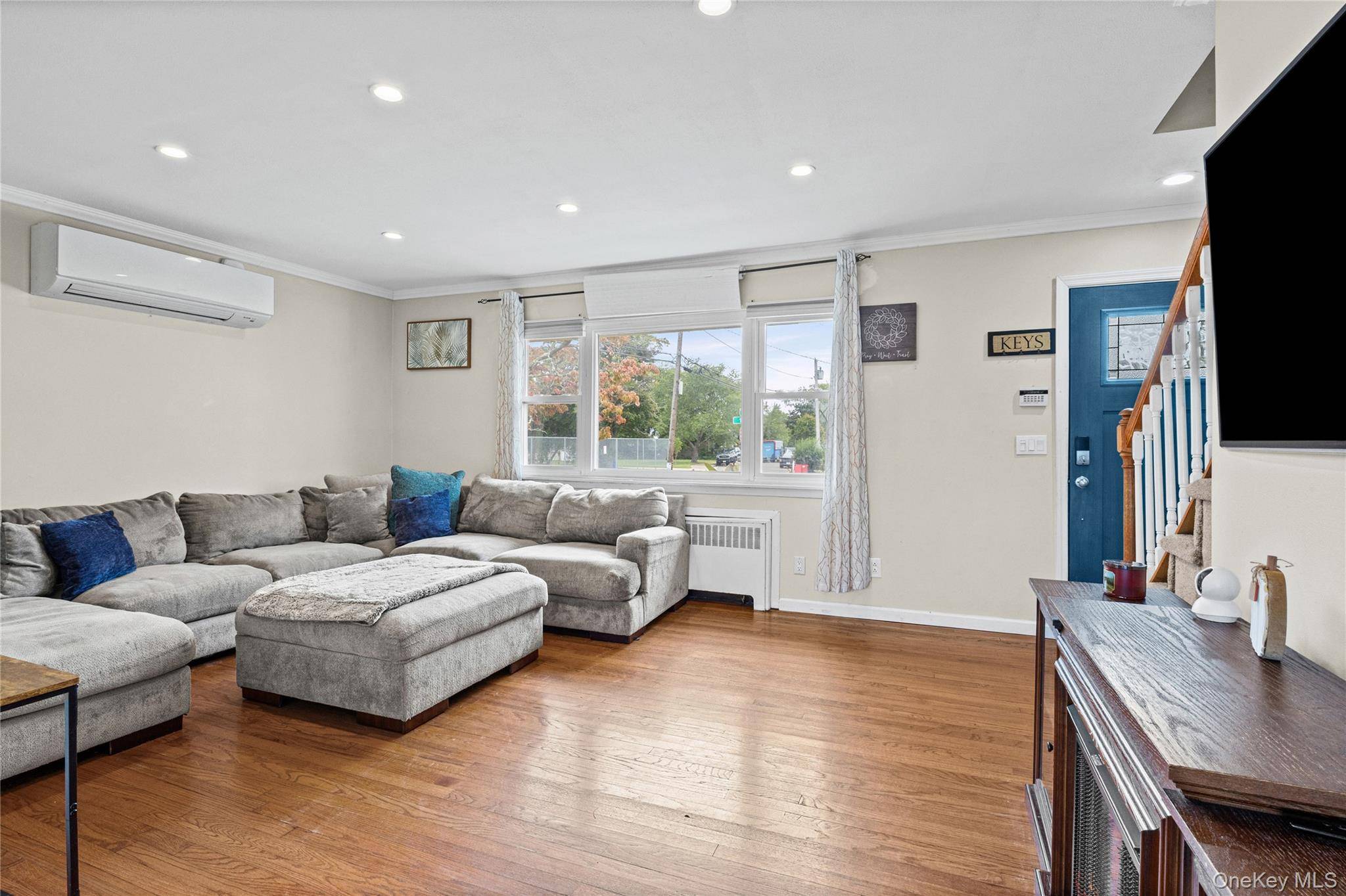 328 1st AVE, Lindenhurst, NY 11757