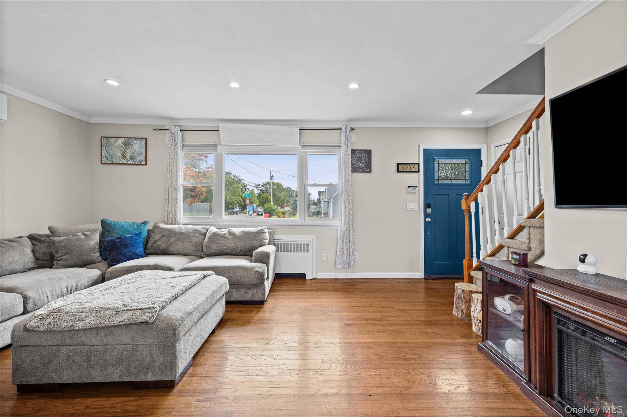 328 1st AVE, Lindenhurst, NY 11757