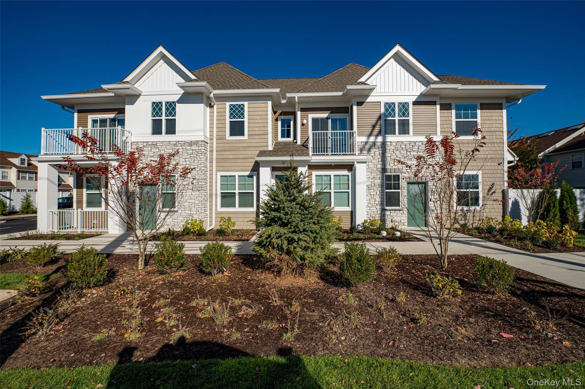 1 Conklin ST #105, Farmingdale, NY 11735
