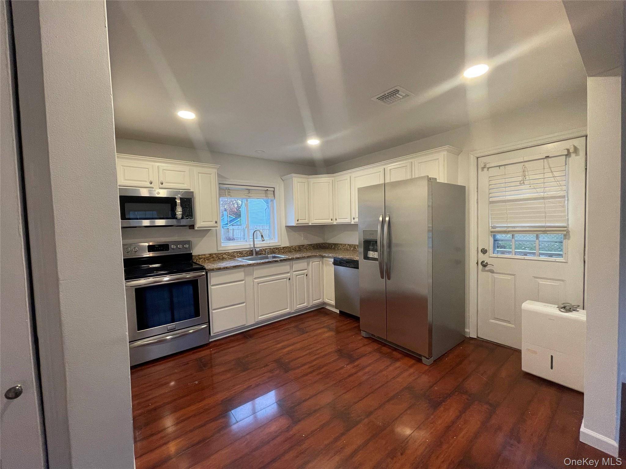 368 Ontario ST, Ronkonkoma, NY 11779