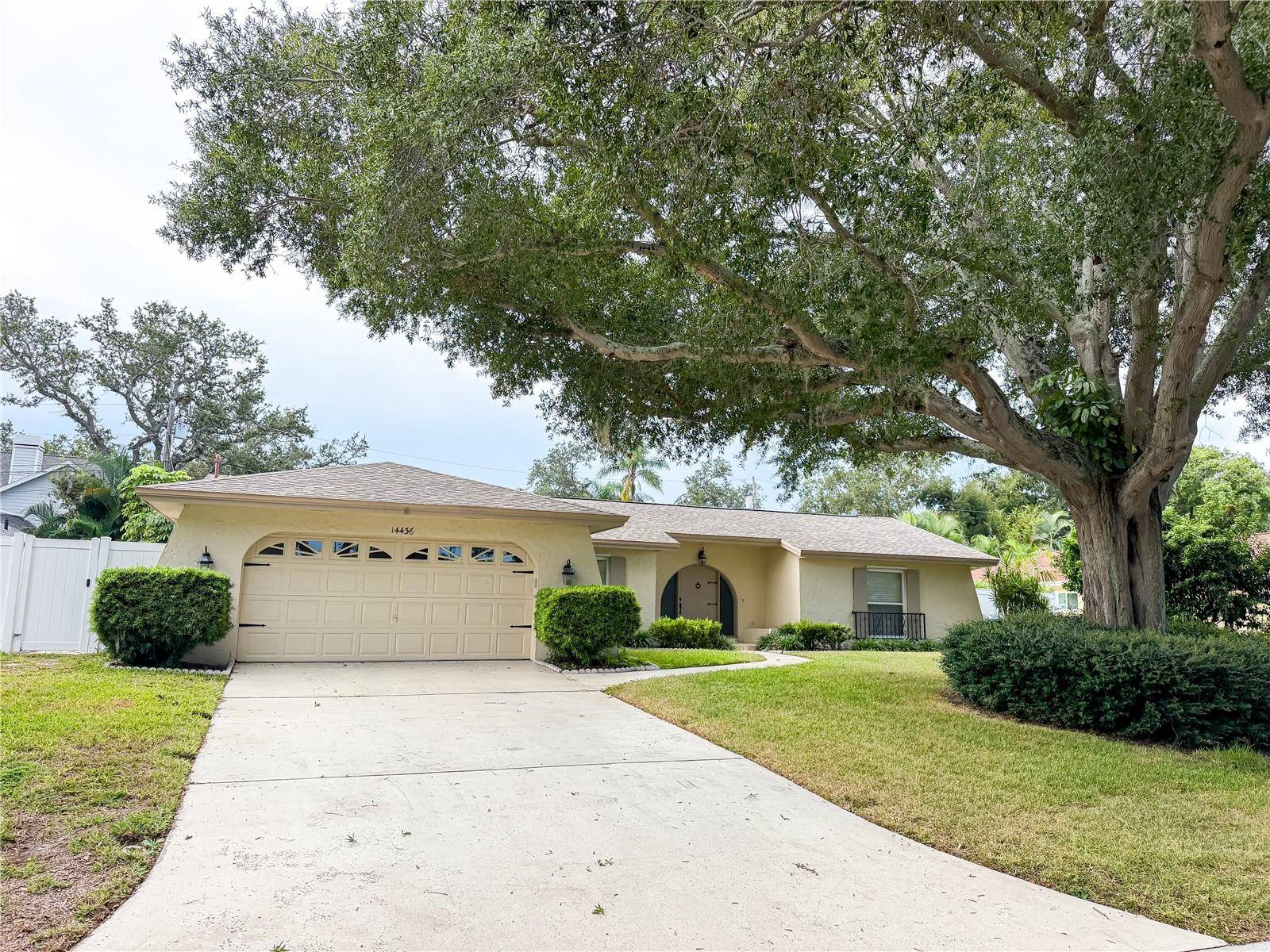 14436 BAY HILLS DR, Largo, FL 33774